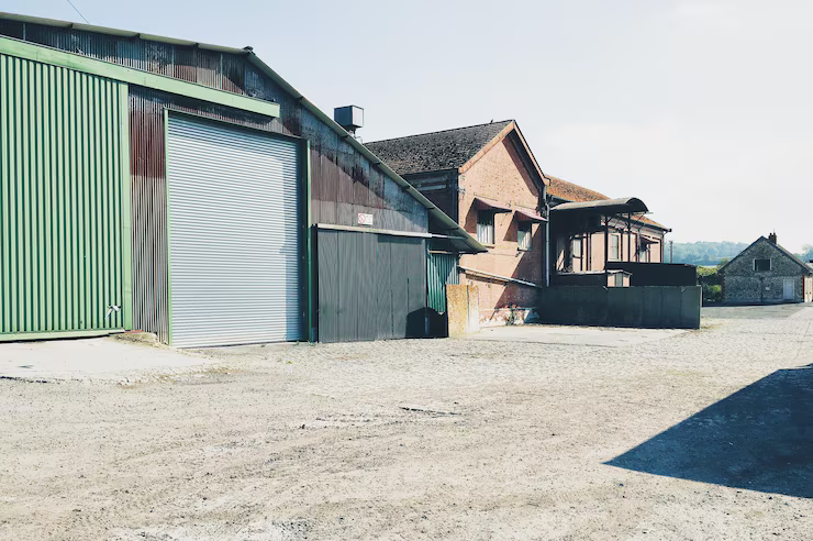 Metal Garages vs. Traditional Garages: Which One Should You Choose?